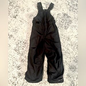 Columbia boys snow pants 
Size XXS
EUC
Perfect for winter. Very warm!
